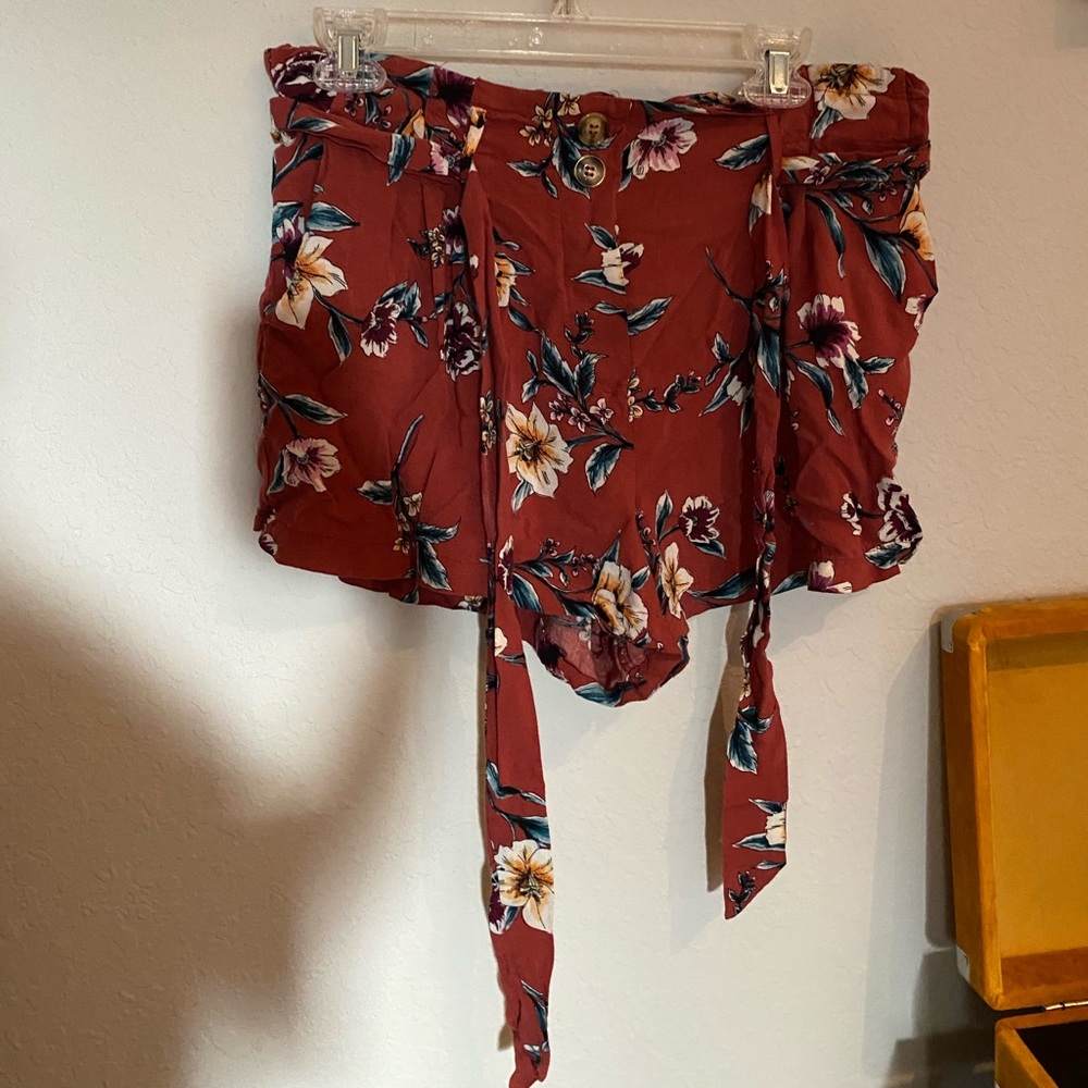 FLORAL SHORTS 🩳